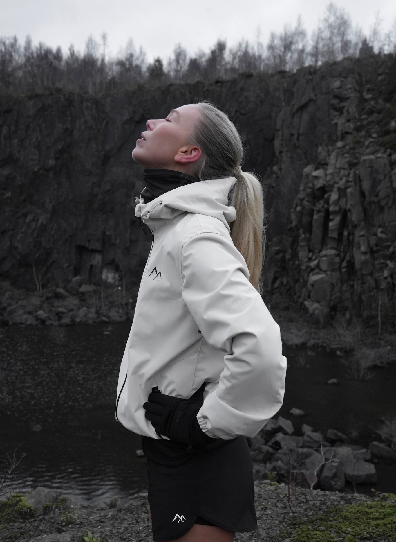 FLOW OMNI レディースMサイズ Women's Flowline Jacket | Bone | Engineered for Performance